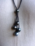Perles de Tahiti sur cuir, collier long pour femme, pièce unique, Perla Mundi