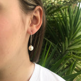 Boucles d'oreilles avec perles d’Australie blanches sur fil argent massif