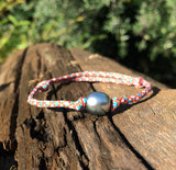Perle de Tahiti sur un bracelet cordon paracorde ajustable en taille, bracelet style surfer