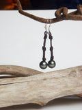 Perles de Tahiti boucles d'oreilles sur cuir, argent massif
