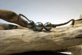 Perles de Tahiti - cuir - collier femme, cuir australien tressé, perles de Tahiti véritables, collier surfer, collier perle et cuir tressé.