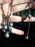 Perles de Tahiti sur cuir, collier grappe femme