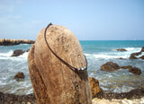 Perles de Tahiti - cuir - collier femme, cuir australien tressé, perles de Tahiti véritables, collier surfer, collier perle et cuir tressé.