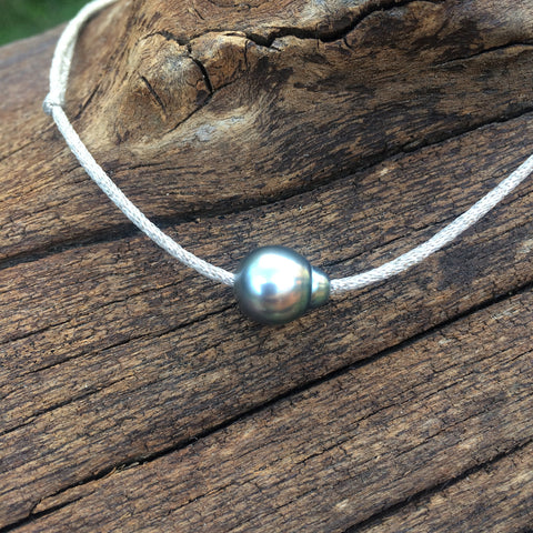 Collier Perle de Tahiti sur cordon argent brillant en coton japonais, longueur ajustable noeuds coulissants