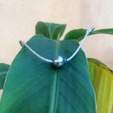 Collier Perle de Tahiti sur cordon argent brillant en coton japonais, longueur ajustable noeuds coulissants