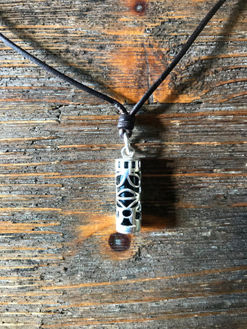 Perle de Tahiti et Tiki tahitien en argent sur cuir australien, unisexe