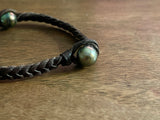 Bracelet quatre perles de Tahiti sur cuir tressé
