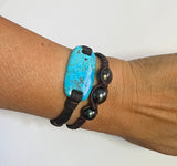 Bracelet quatre perles de Tahiti sur cuir tressé