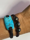 Bracelet quatre perles de Tahiti sur cuir tressé