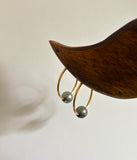 Jolies perles de Tahiti sur créoles en or gold filled, boucles d'oreilles intemporelles, élégantes et minimalistes