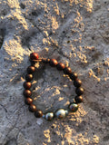 Bracelet perles de Tahiti et perles en bois de santal sur cuir australien, perles noires certifiées de haute qualité, bijou femme.