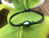 Perles de Tahiti bracelet homme cuir australien bracelet style surfer belle perle noire sur cuir.