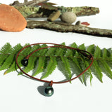 Collier deux perles de Tahiti sur cuir marron. Collier ras de cou femme ou homme
