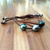 Perles de Tahiti sur cuir australien, Bracelet trio de perles original pour femme