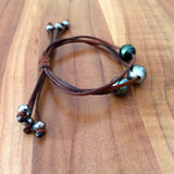 Perles de Tahiti sur cuir australien, Bracelet trio de perles original pour femme, longueur ajustable noeuds coulissants