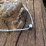 Collier Perle de Tahiti sur cordon argent brillant en coton japonais, longueur ajustable noeuds coulissants